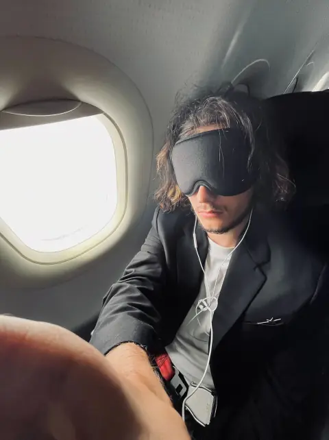 Axel on a plane, next chapter in Thailand